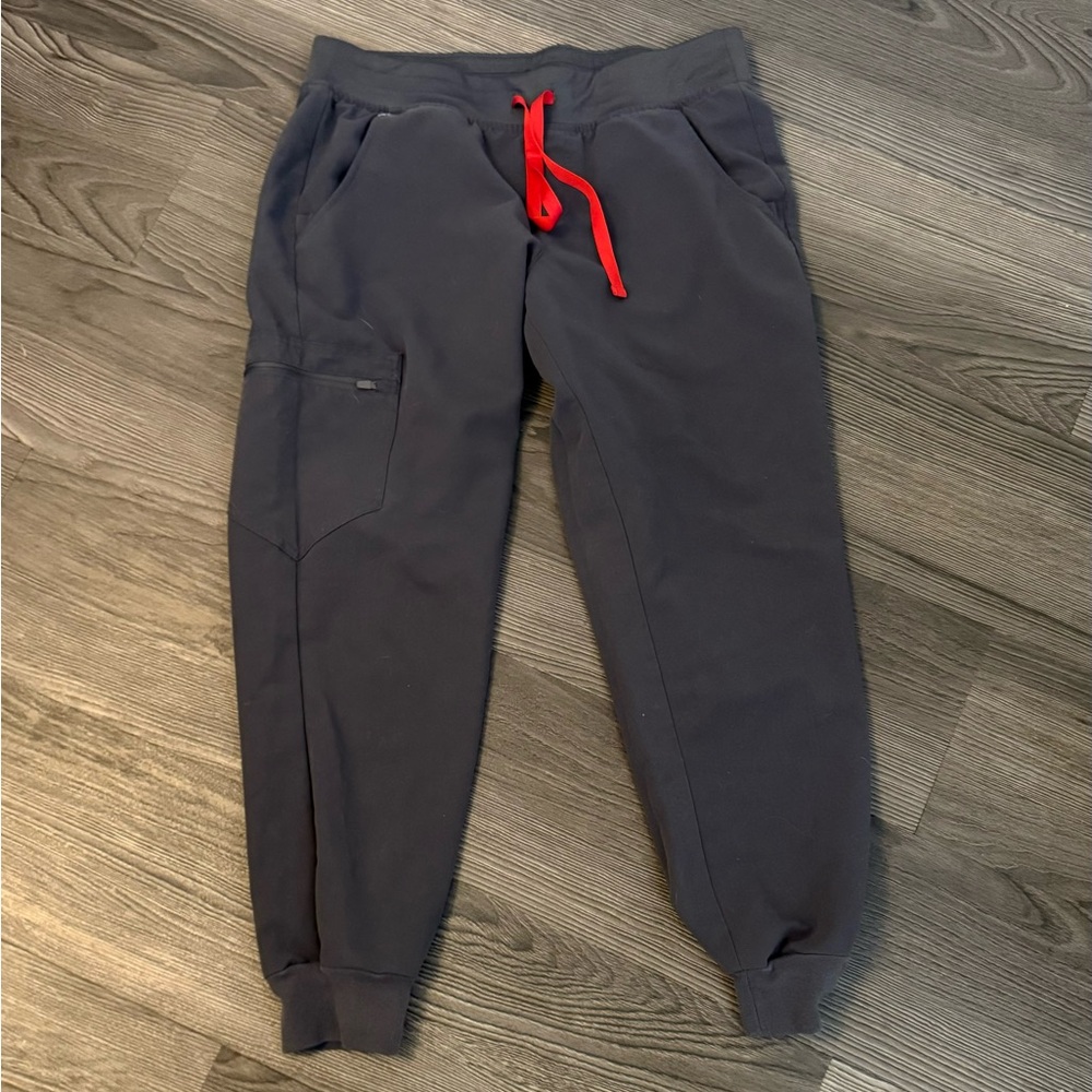 FIGS - charcoal medium petite women’s joggers Zamora. GUC